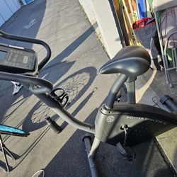 Gold's Gym Upright Bike