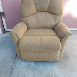 CONDORTABLY RECLINER CHAIR