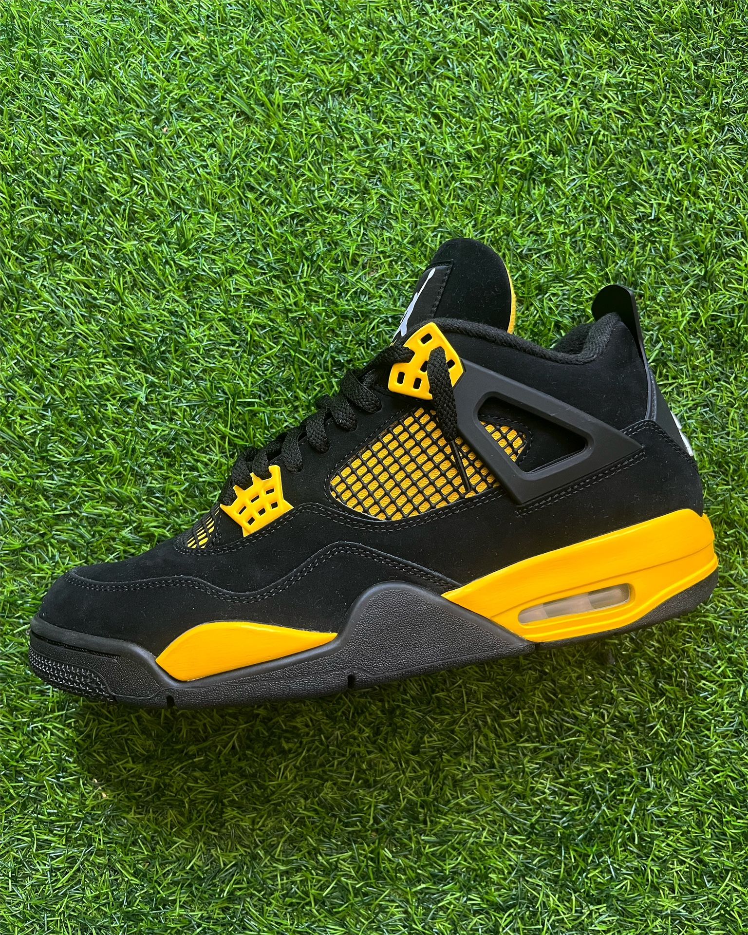 Air Jordan 4 Thunder 