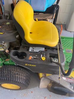 John Deere Riding lawnmower.