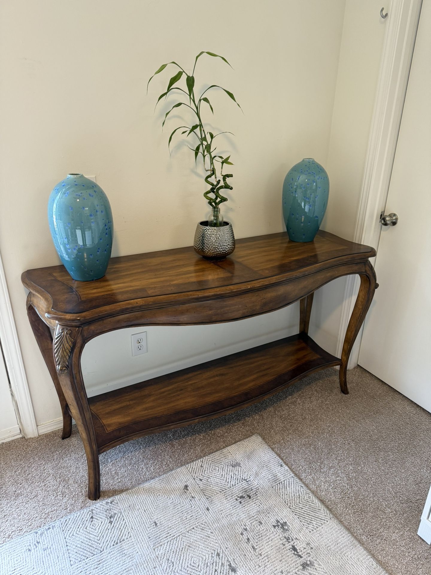 Solid Wooden Vintage Console Table/Entry Table