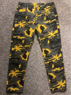 Brand New Yellow Camo Skinny Jeans – Size 34