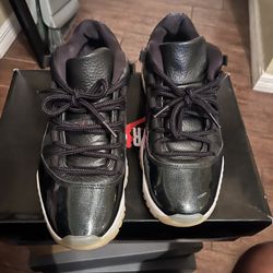 Jordan 11 Low Size 8.5