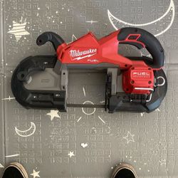 Milwaukee Deep Cut Band Saw