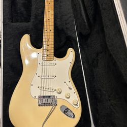 1982 FENDER STRATOCASTER  ( Dan Smith)