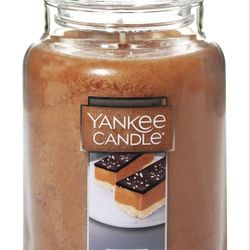 Yankee Candle Salted Caramel Scented, Classic 22oz Large Jar Single Wick Aromatherapy Candle, Over 110 Hours of Burn Time, Apothecary Jar Fall Candle,