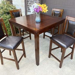 Beautiful Counter Height Table Set With 4 Matching Chairs