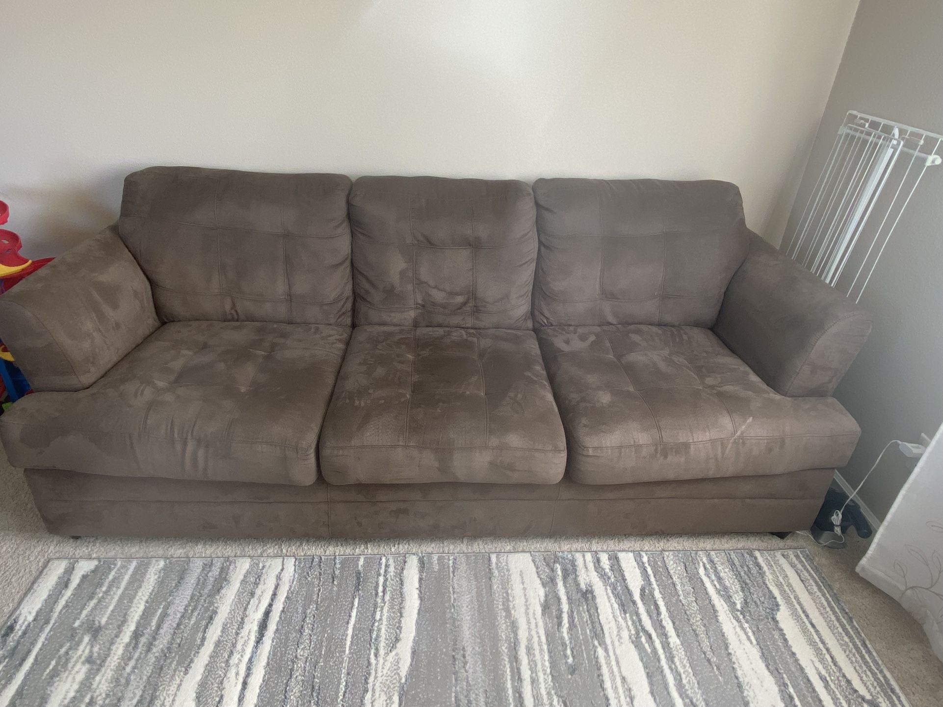 Three Seater Sofa In Good Condition