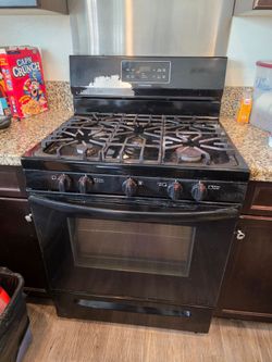 Free stove. Works. 2463 E Derby Ln Ontario