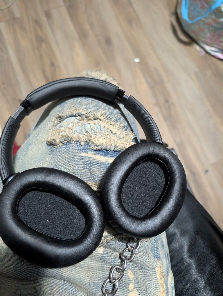 Sony Bluetooth noise cancelling headphones 