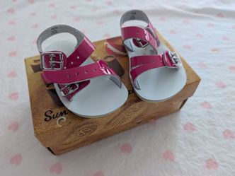 Baby sandals size 2 - fuchsia color