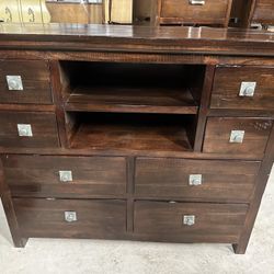 SUPER BEQUTIFUL SOLID WOOD DRESSER