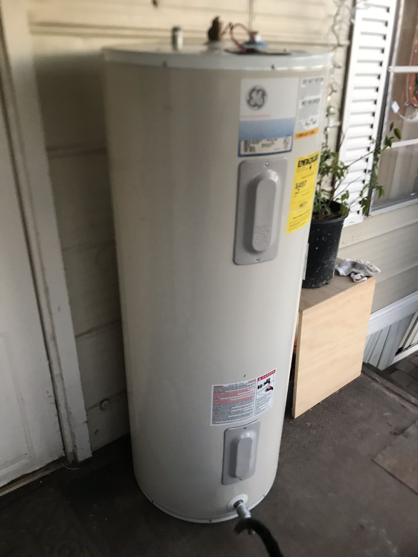 $$160$! Electric water heater (50 gal!)