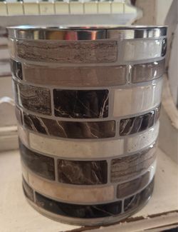 Mini trash can made from recycled materials