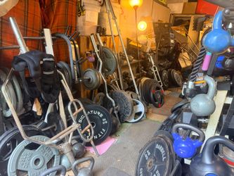 WEIGHTS  AVAILABLE   : KETTLEBELLS • BARBELL BARS • RUBBER & STEEL DUMBBELLS • ADJUSTABLE BENCHES • BUMPER PLATES • STANDARD PLATES • MEDICINE BALLS