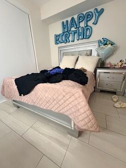 Complete Full bed  + Mattress + Mattress Cover