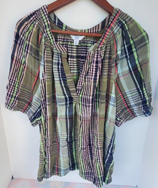 Crown & Ivy Size 3X Green Plaid Top Peasant Blouse Puff Sleeves Split V Neck
