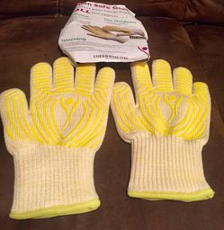 Kitchen Safe Gloves for Indoors & Outdoors, Size Medium