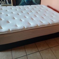 Beautiful Queen-size Pillow Top Mattress and Boxspring With Free Delivery 
