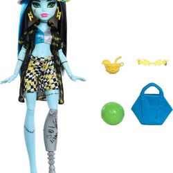 Monster High Scare-adise Island Frankie Stein Doll with Swimsuit, Coverup & Beach Accessories Like Hat, Volleyball & Tote