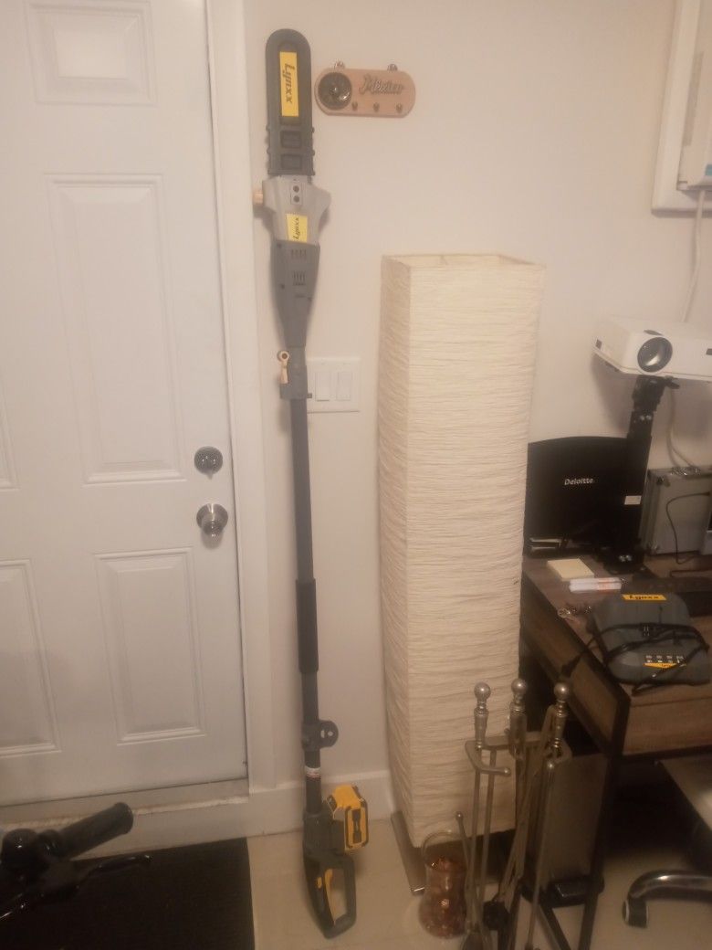 Lynxx 40V Lithium Cordless Pole Saw