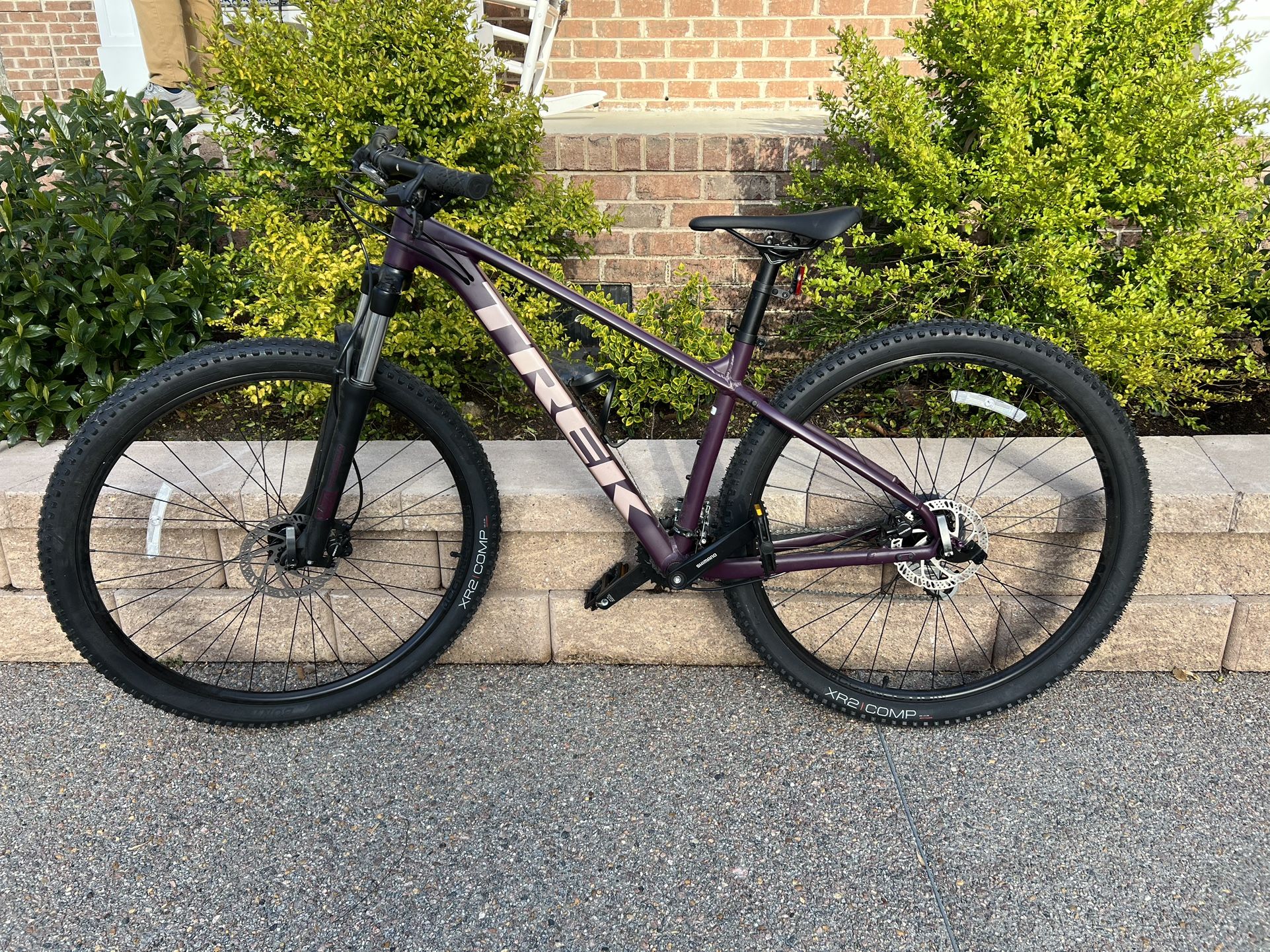 2020 Trek Marlin 6 Purple/Pink Size Medium