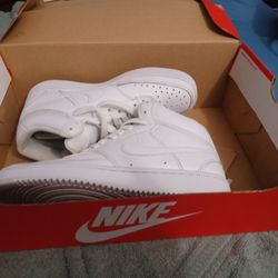 Nikes Wo