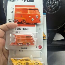 Hot Wheels 2025 Silver Series PANTONE 123 Porsche 934/5 And Kool Kombi