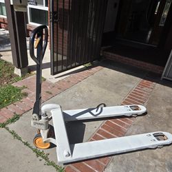 Crown pallet jack