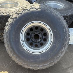 Jeep 15in Rims & 35x12.50 Tires