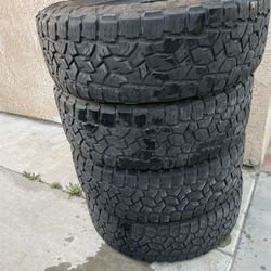 Toyo tires 275/70/18 10 ply  Used Tires