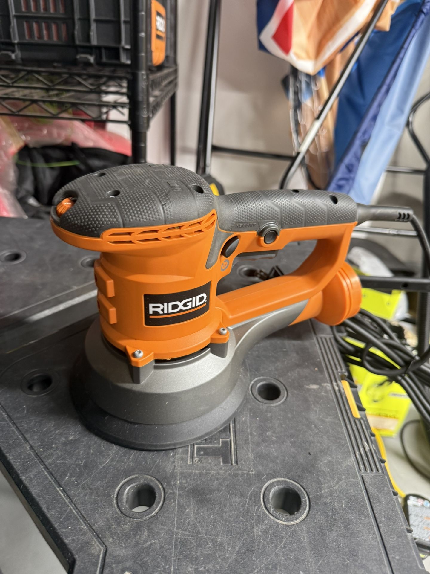 Ridgid 4 Amp Corded 6 in. Variable-Speed Dual Random Orbital Sander with AIRGUARD Technology (no dust bag included)