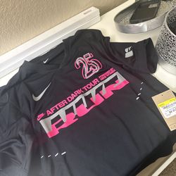 New womens nike small tshirt