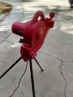 Baseball hitting machine