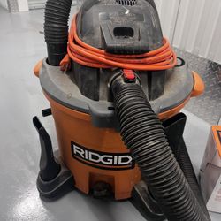 RIDGID 12 Gallon Wet/Dry Vac w/ New Filter