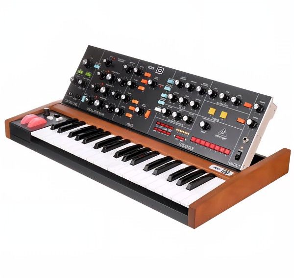  Behringer Poly D synthesizer 