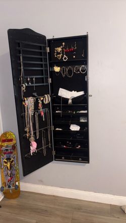 Jewelry box