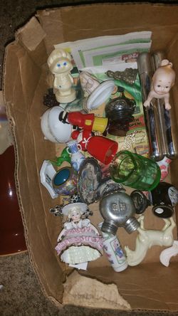 Box of misc. Knick knacks vintage. Best offer gets it. Price is not a dollar.