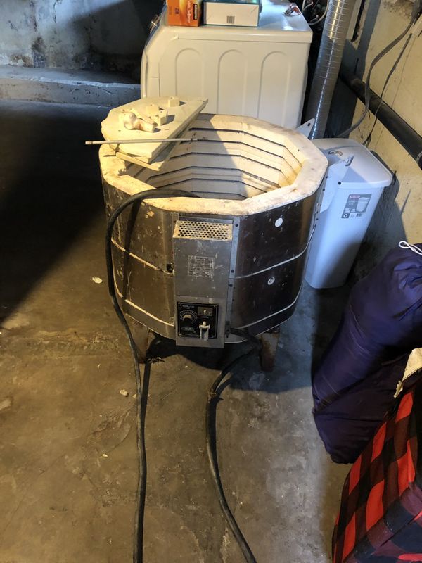Crucible kiln model 234 with LT3K kiln sitter for Sale in Seattle, WA