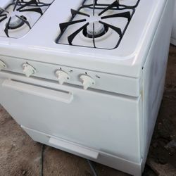 Magic Chef Stove Very Clean Semi New Works Exelent 