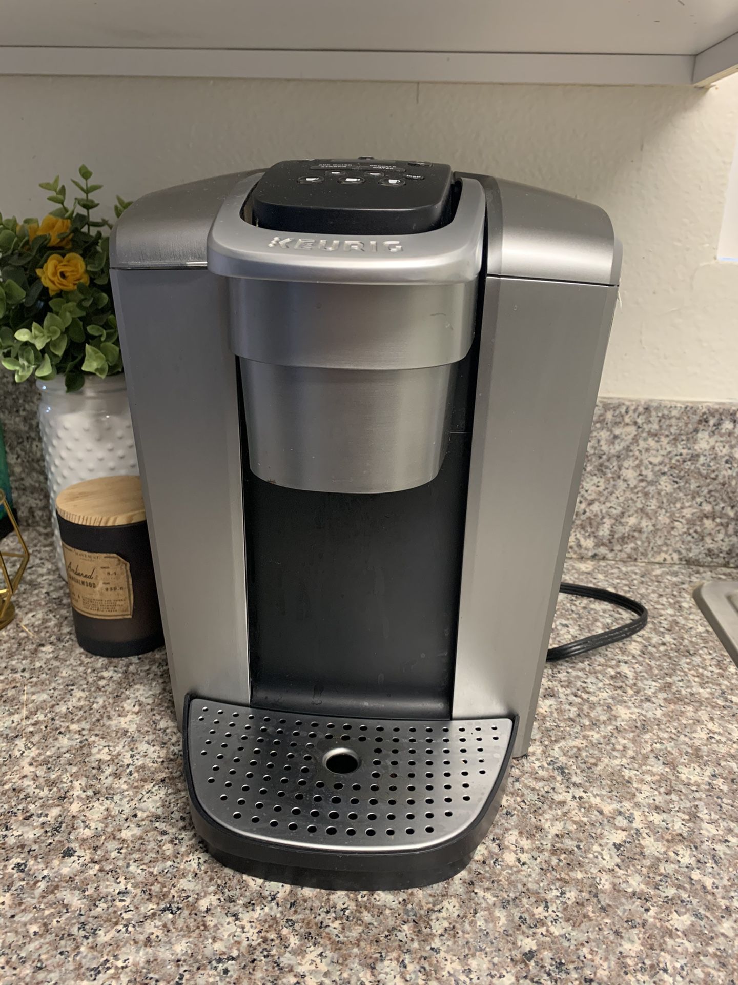 Like New Yellow DeLonghi KMix 5-Cup Coffee Maker for Sale in Chicago, IL -  OfferUp