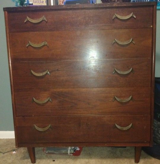  Very Nice MahogOny 5 Drawer Chester Drawer Well Made. 