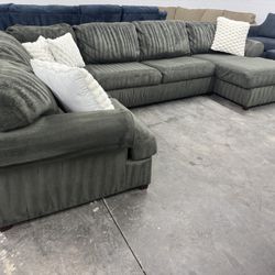 Free Delivery* Like New Gray/Green Sectional Sofa with Chaise! #SofaKingLV