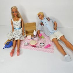 Superstar Barbie and Ken Picnic Date