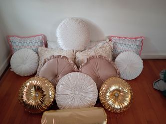 Decorative pillow bundle