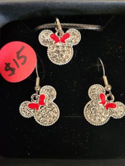 Minnie Mouse Necklace And Earring Set