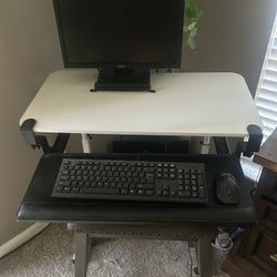 Basic HP Computer With Keyboard, Mouse, And Computer Desk