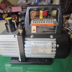 Single stage vacuum pump 