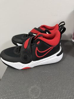 New Nike Boys Sneakers Size 4Y