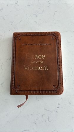 Small grace for each moment one minute devotions book